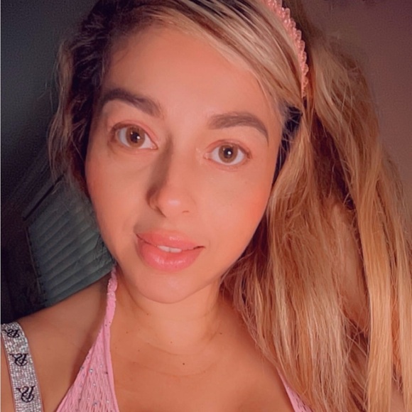 Meet your Posher, Odalis - Picture 2 of 2